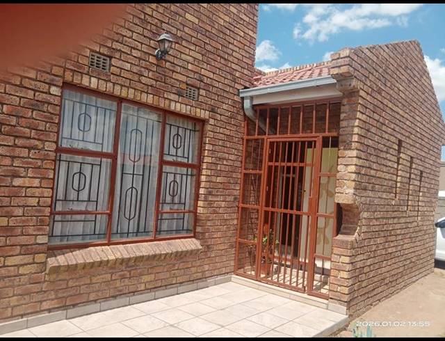 3 BEDROOM HOUSE FOR SALE IN GELUKSDAL